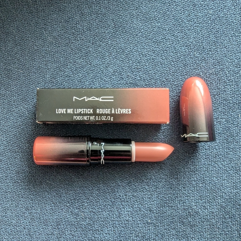 MAC Cosmetics Love Me Lipstick in Tres Blase
